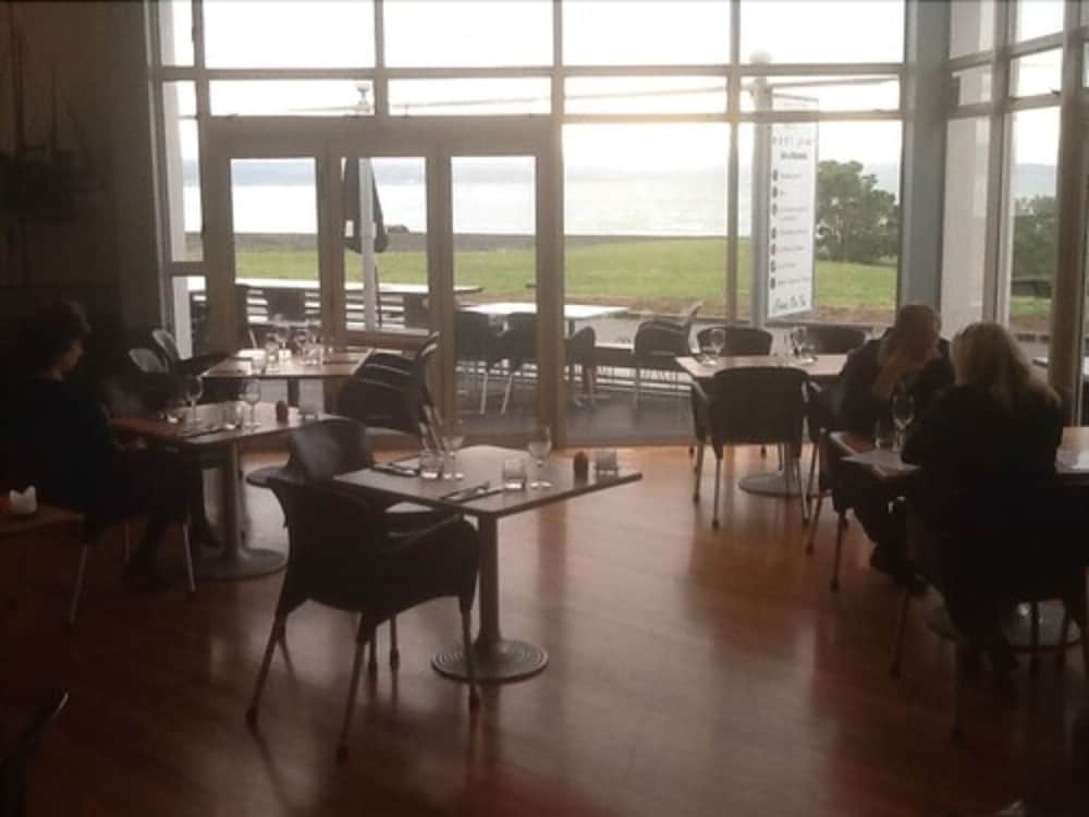 East Pier Hotel 14/26