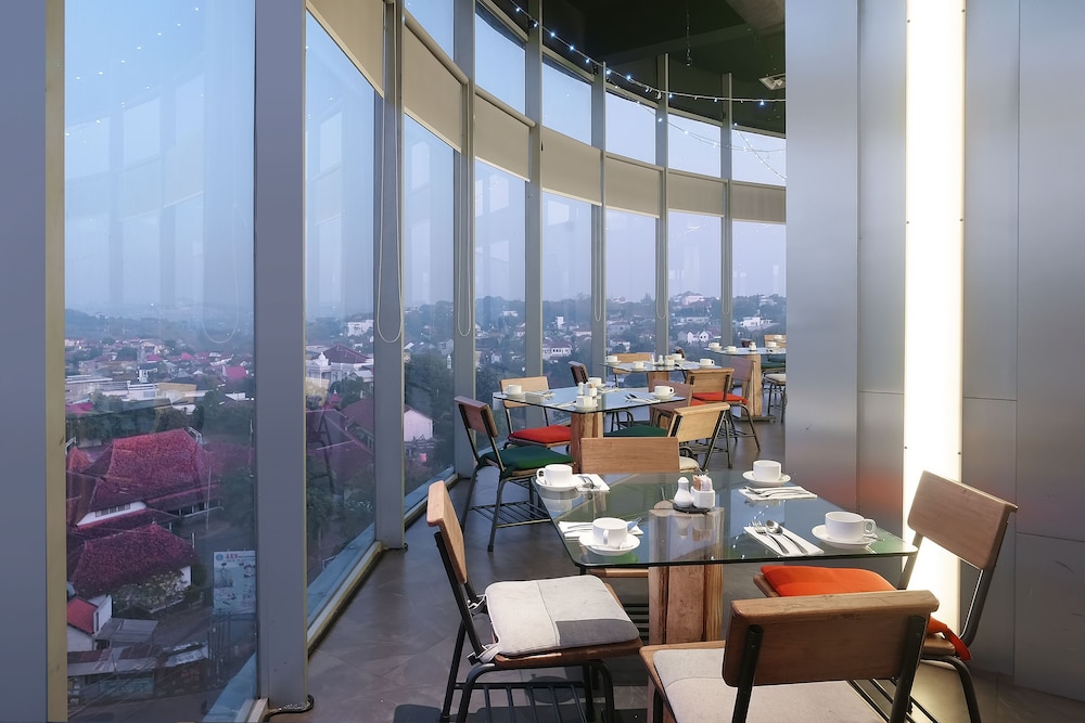 Grand Edge Hotel Semarang 41/59