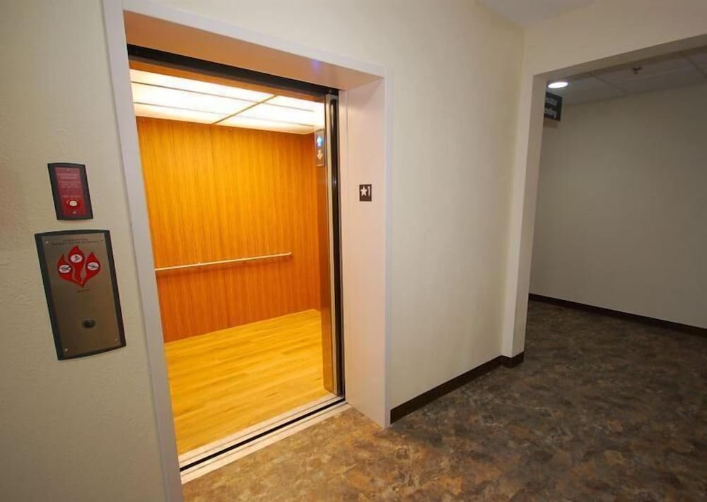 White House Suites 15/27
