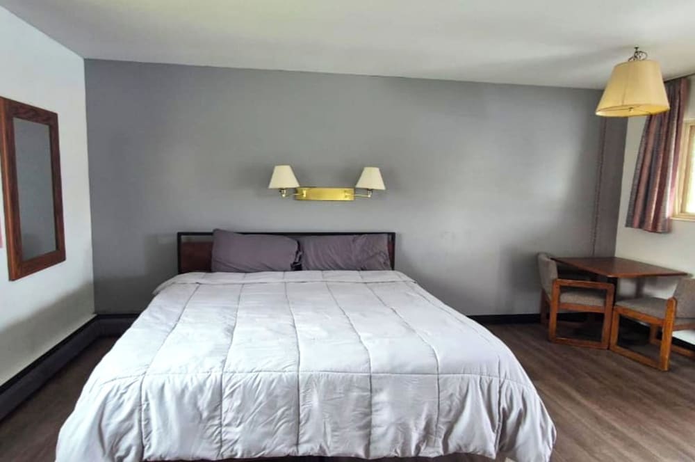 Capital O Swan Inn Comstock Park 10/57