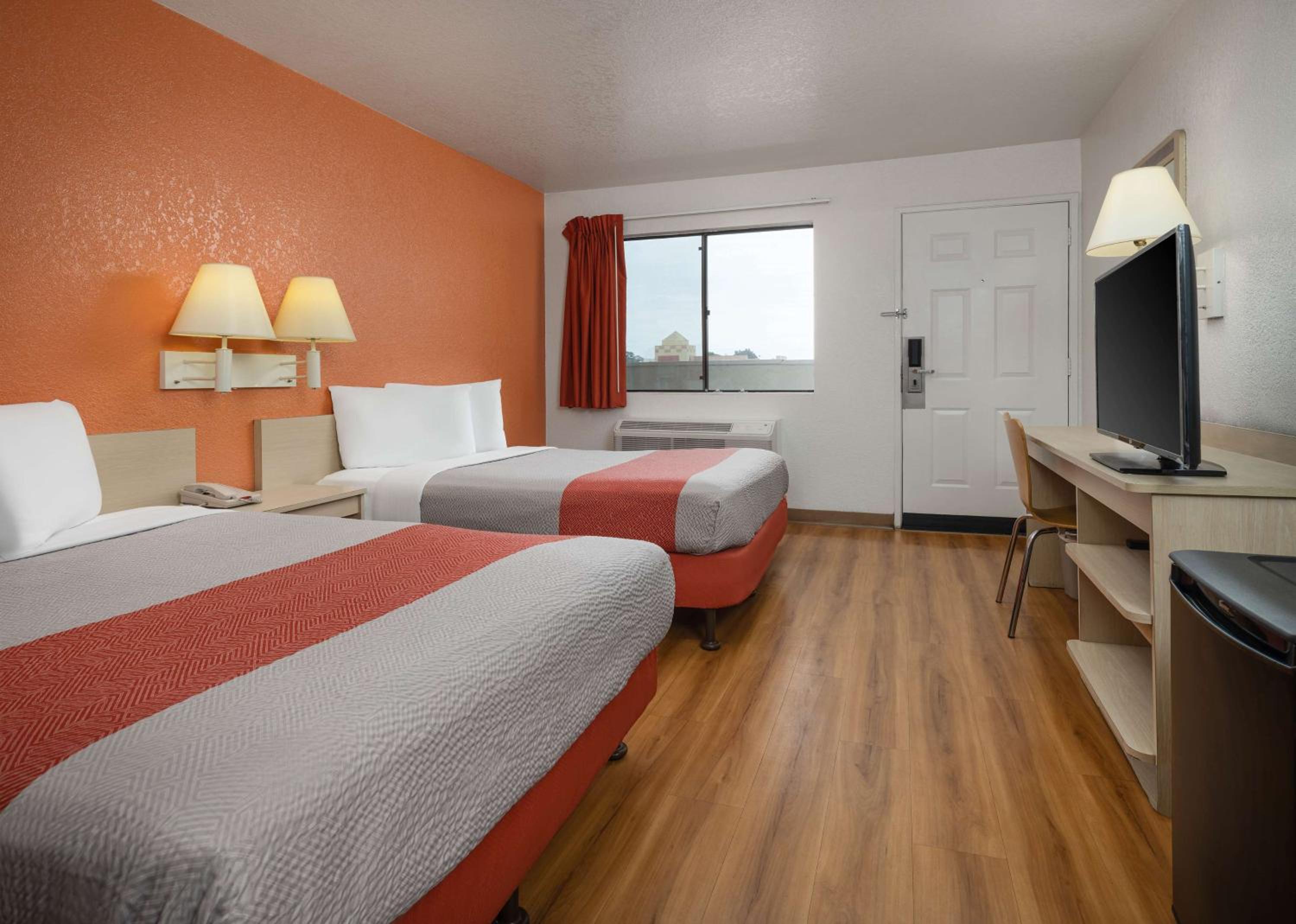 غرفة بسريرين مزدوجين، Motel6 Buena Park, CA - Knotts Berry Farm - Disneyland 2/2