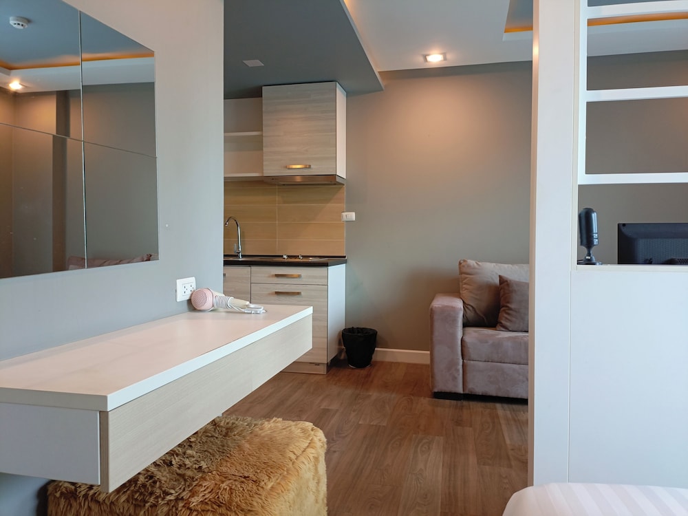 Wisdom Hotel and Residence 28/50
