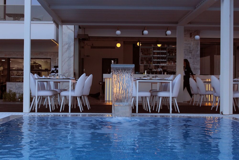 Crystal Villas & Suites 17/39