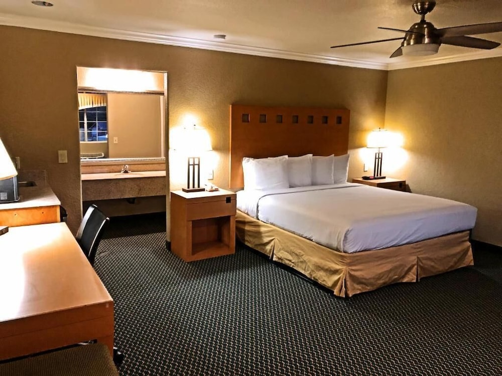 Lake Point Lodge 12/24