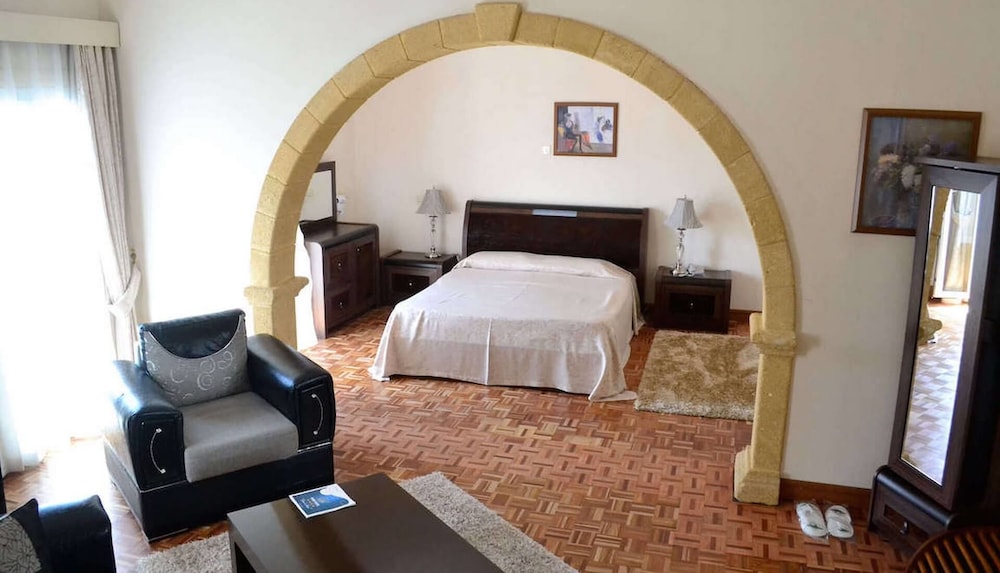Dome Hotel 15/50