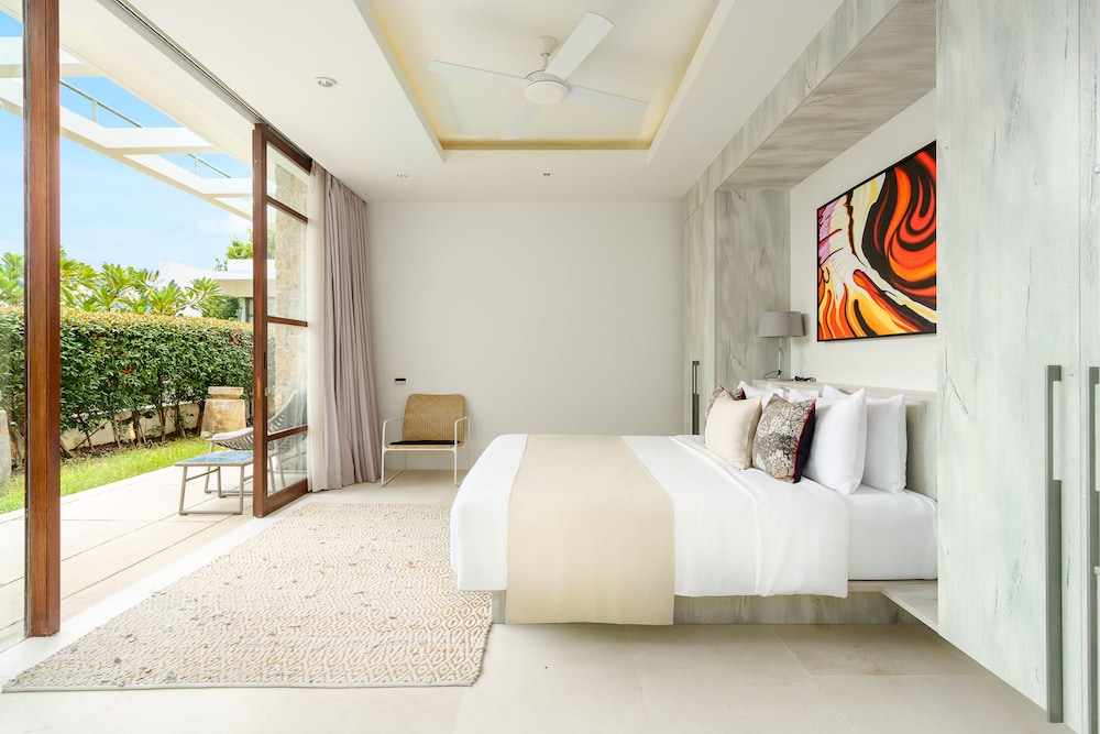 Six Bedroom Villa