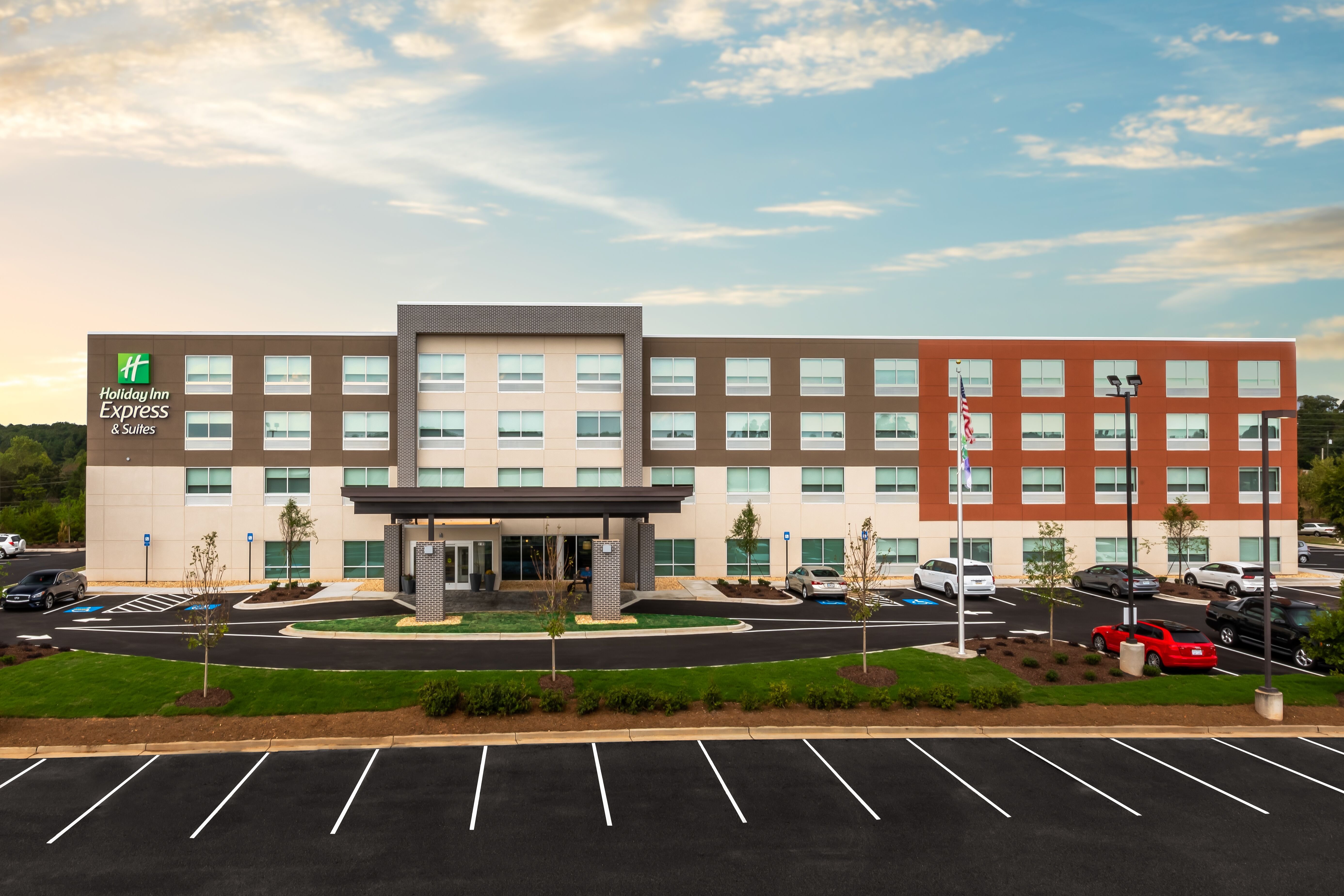 Holiday Inn Express Suites Gainesville Lake Lanier Area 2/59