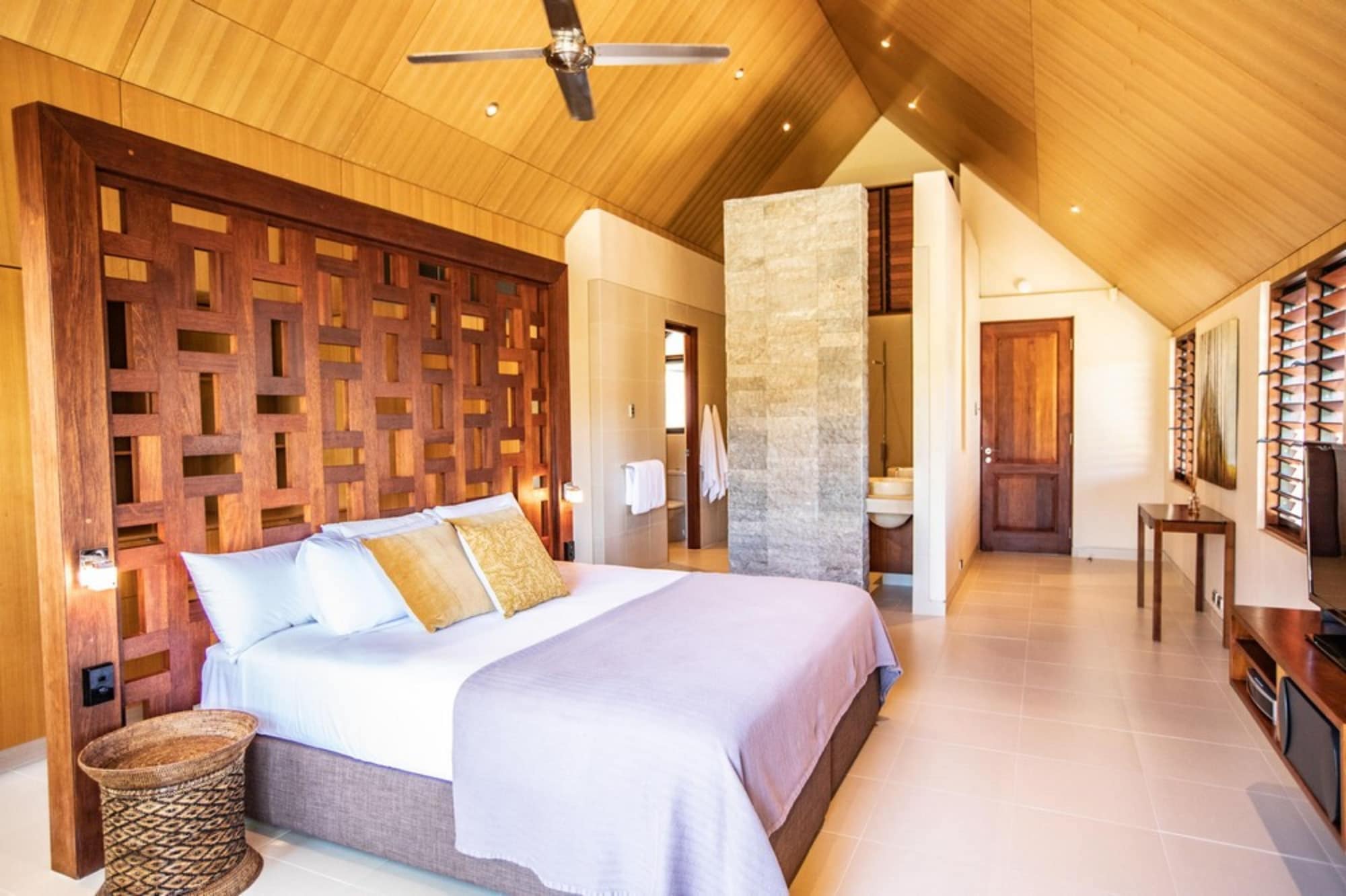 3 BEDROOMS, GRAND, MASTER, VILLA