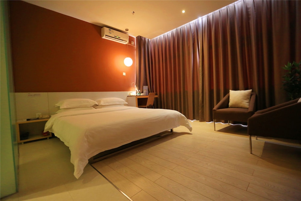 Colour Inn Shenzhen Dongmen Branch 42/66