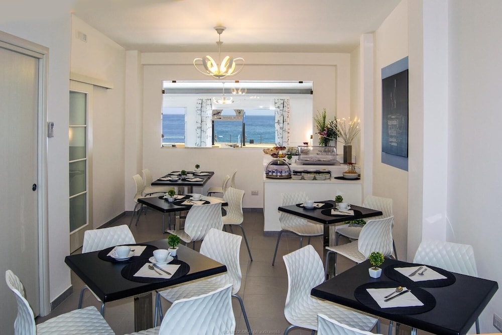 Maniel Beach Hotel 29/43