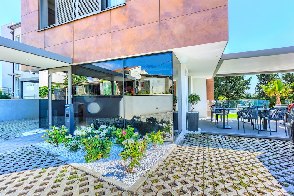 Bel Residence 11/80
