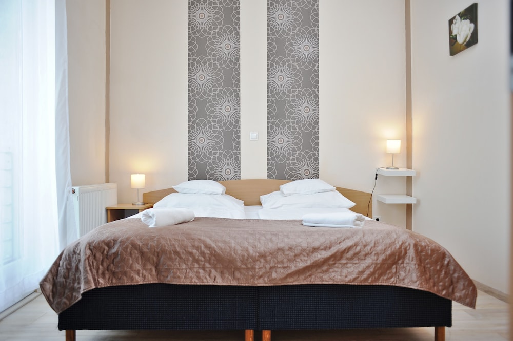 Hotel Papillon 33/50