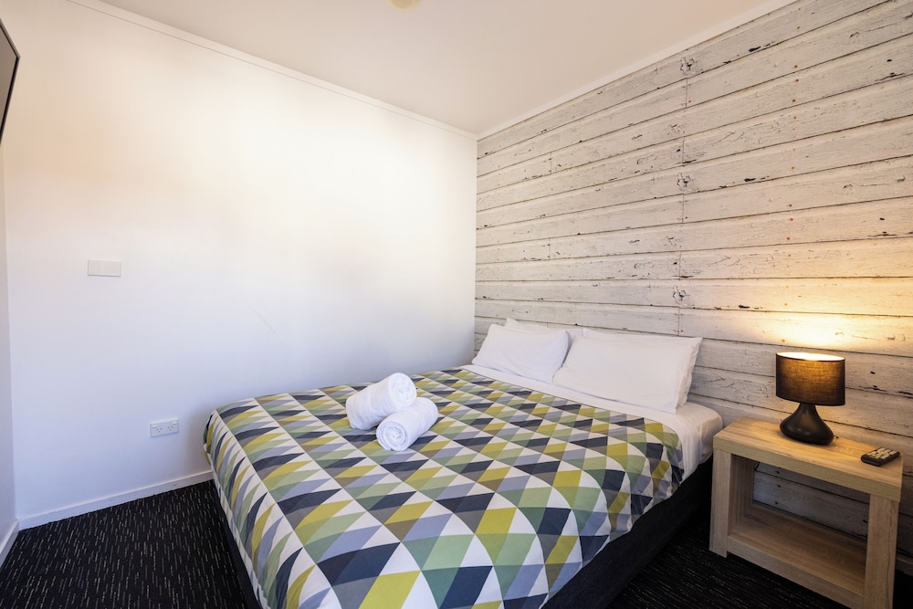 Haka House Taupo 17/50
