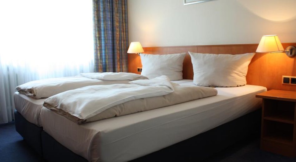 Hotel Niederraeder Hof 16/41