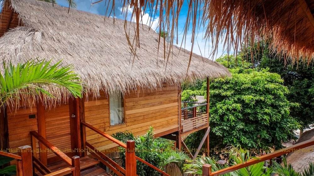 Ten Moons Lipe Resort 44/50
