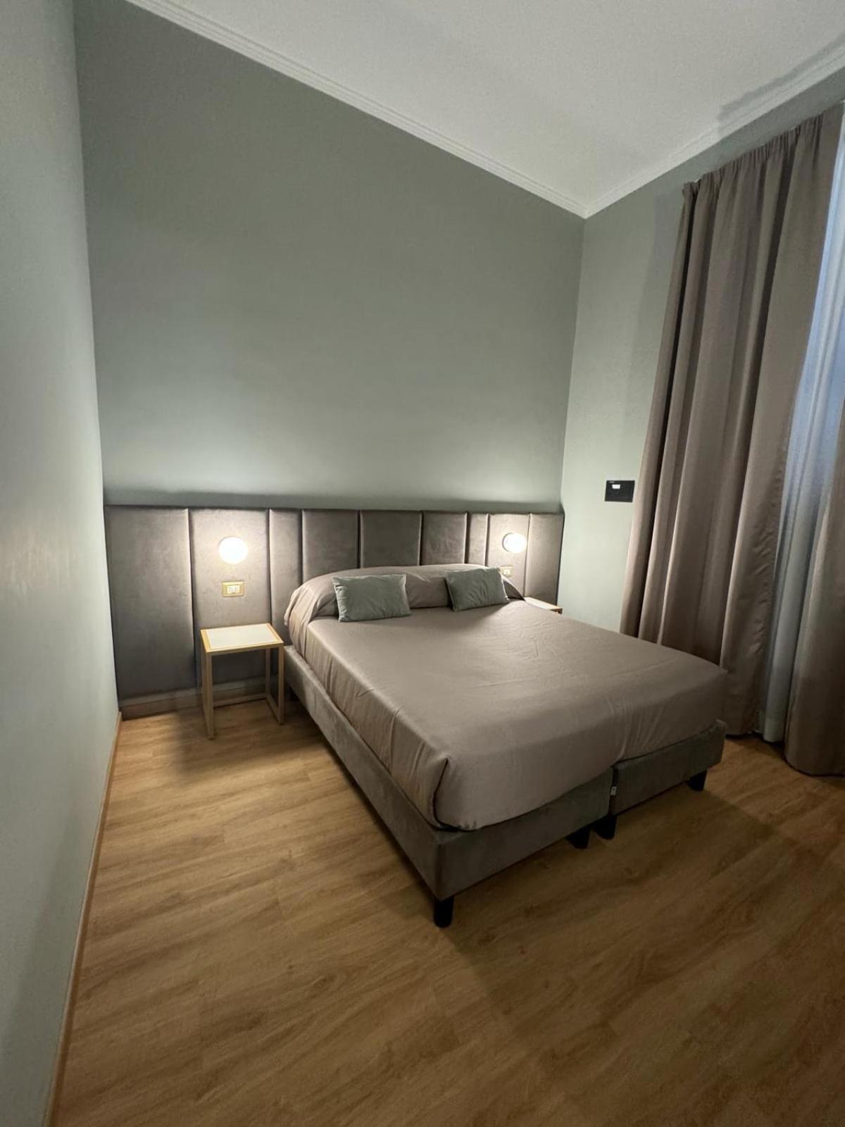 Deluxe, Double or Twin Bed, Hotel Romantica 3/10