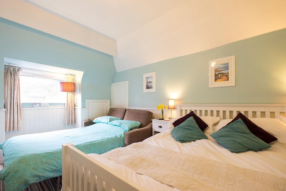 Broomfield House 12/50