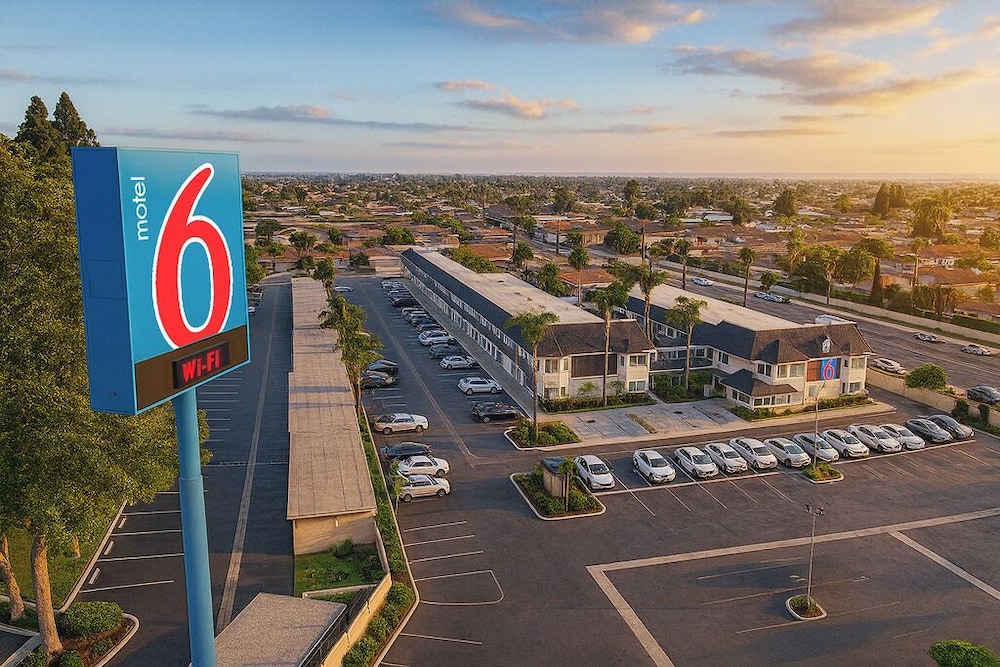 Motel6 Westminster, CA - North 32/60