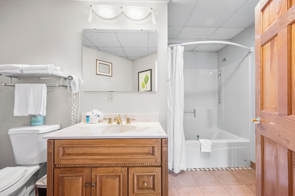 Cedar Park Whirlpool Suites 61/61