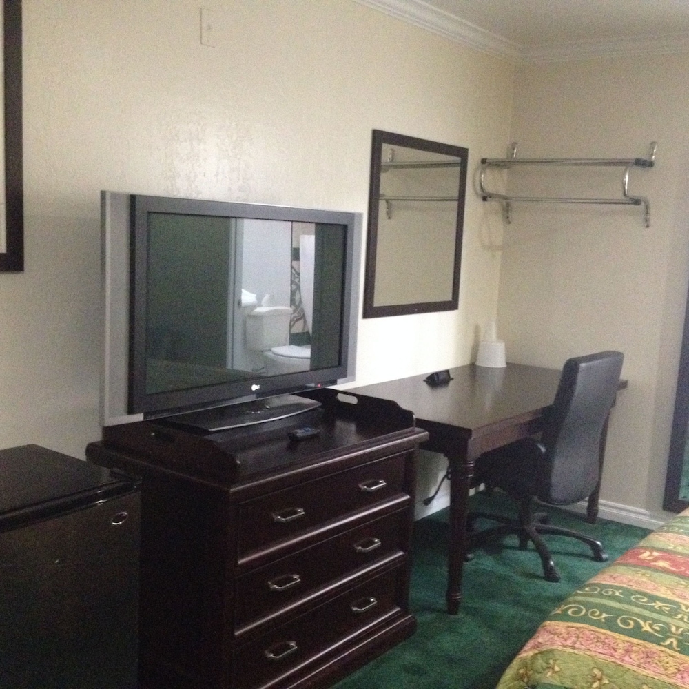 National Inn Garden Grove 44/60