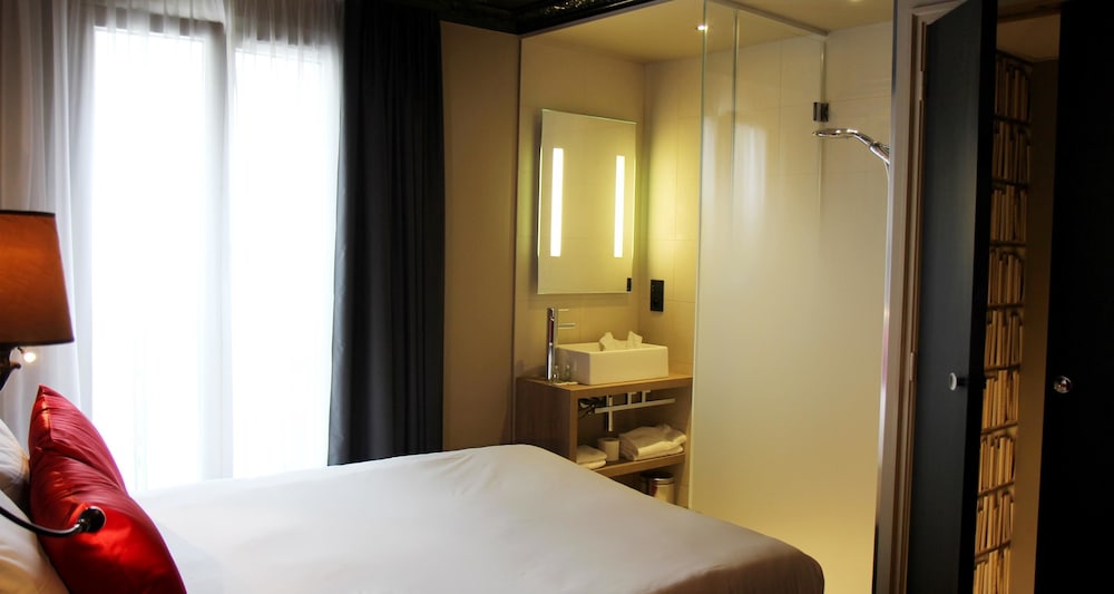 Hotel Le Montmartre Saint Pierre 3/22