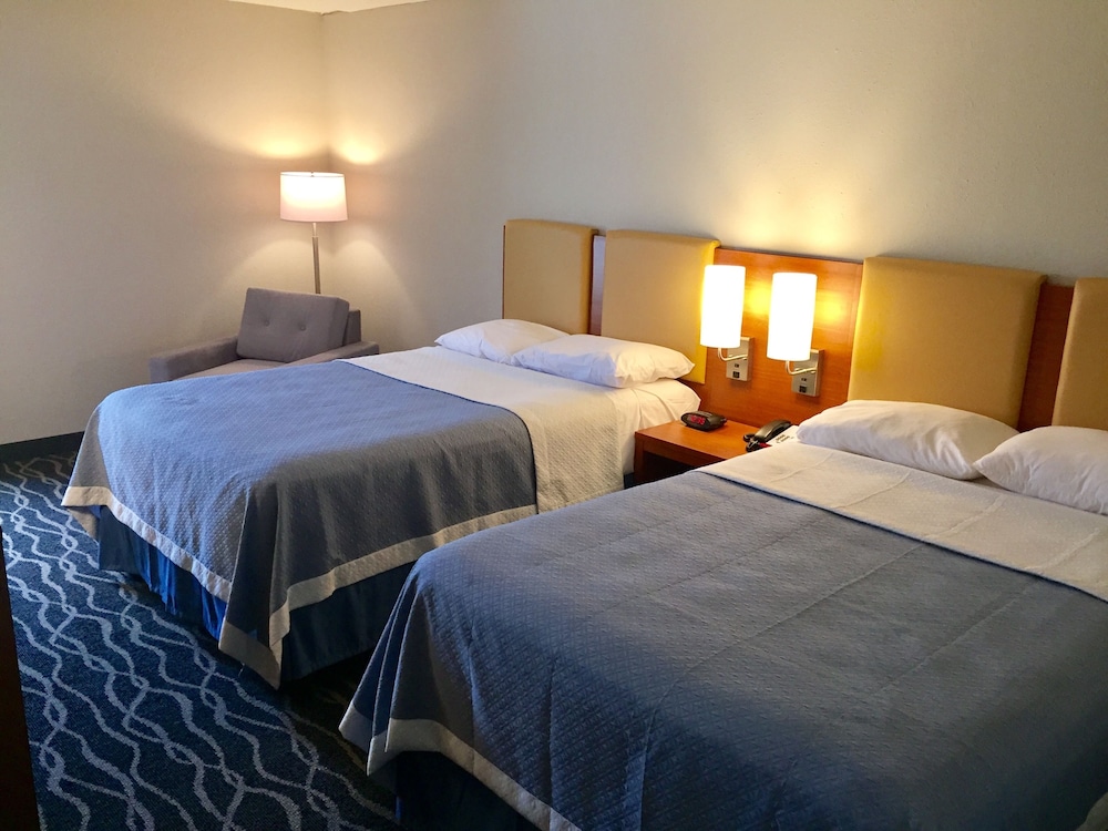 Days Inn & Suites By Wyndham Cincinnati North 15/32