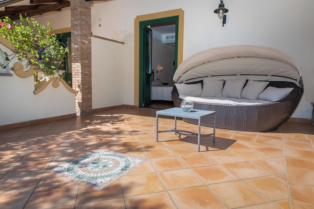HOTEL VILLA DELLE MERAVIGLIE 33/67