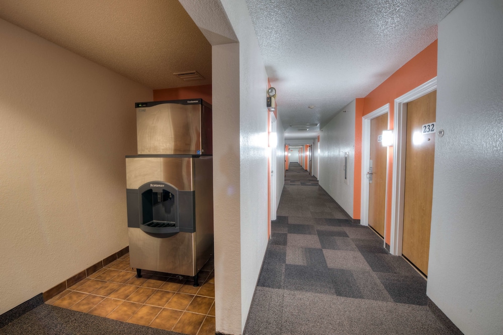 Motel6 Branford, CT - New Haven 13/58