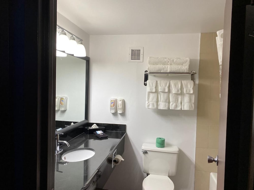 DoubleTree by Hilton Quincy 75/77