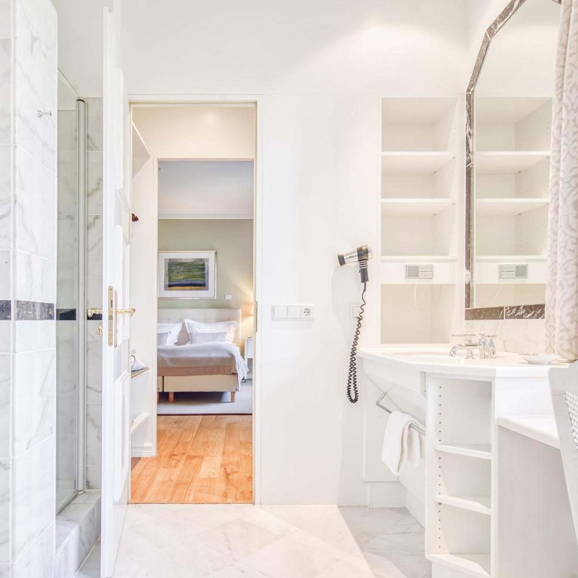 Tower, Deluxe, Suite, King Bed، WALD AND SCHLOSSHOTEL FRIEDRICHSRUHE 3/4