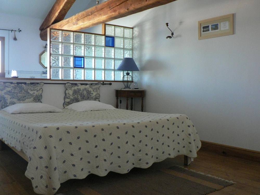 ROOM, KING BED