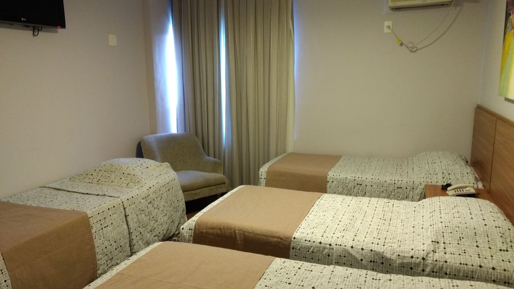 Gallant Hotel 32/67
