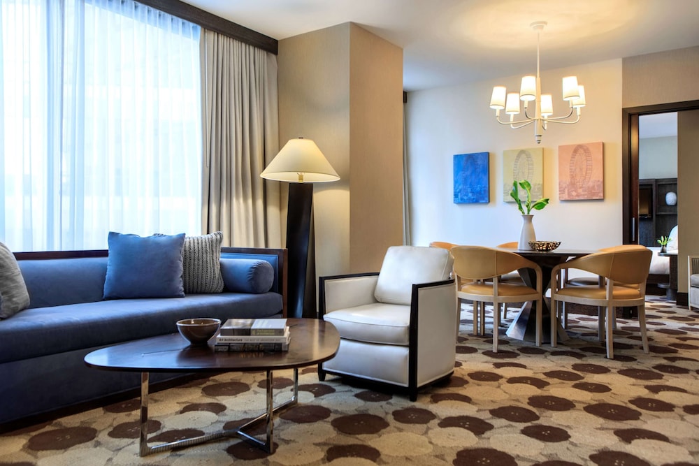 Hotel 505 River North 36/75