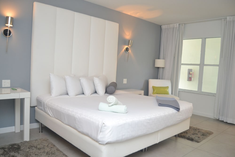 Royal Palms Resort And Spa A North Beach Village Resort Hotel 21/80