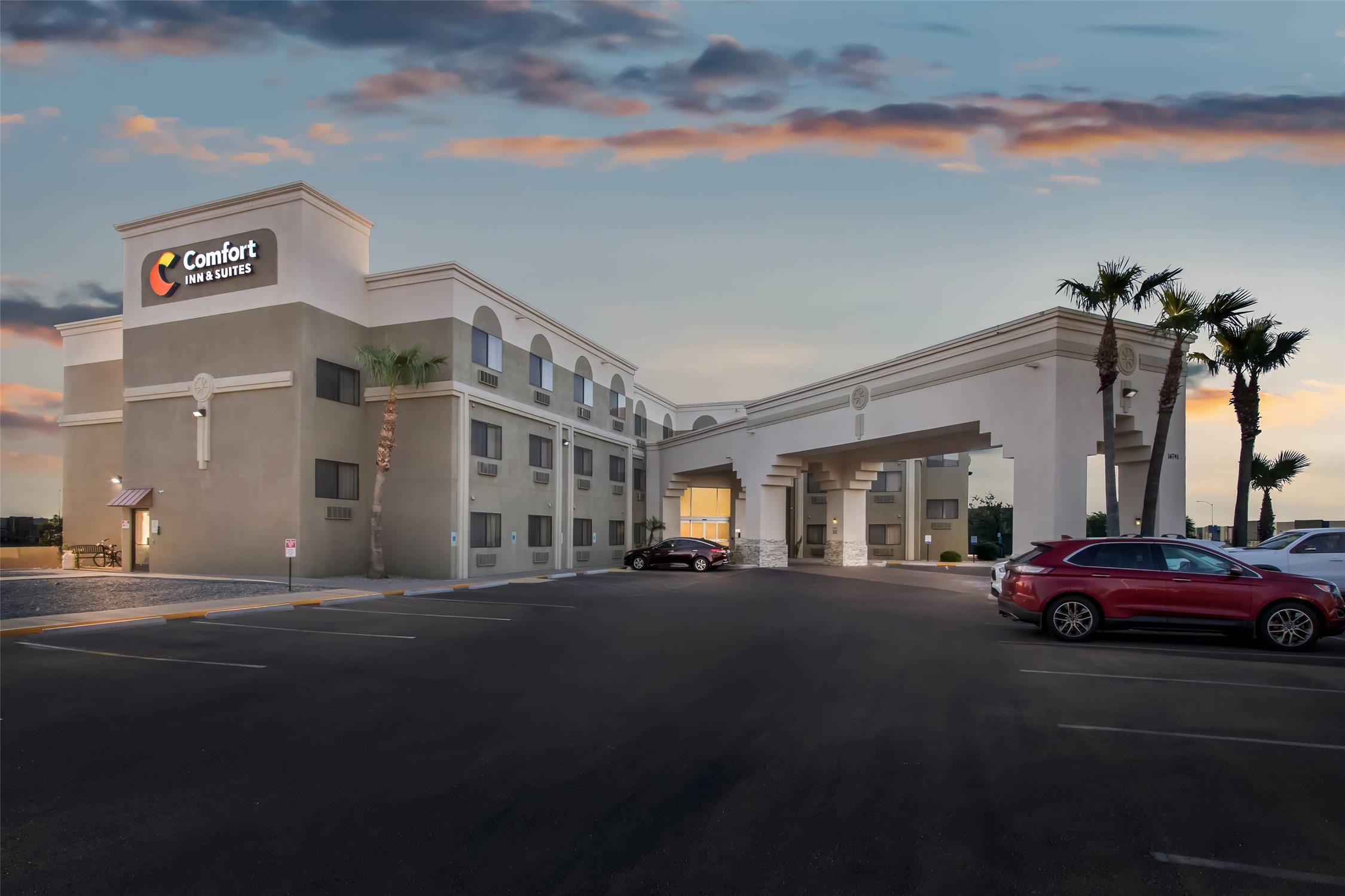 Comfort Inn and Suites Surprise Near Sun City West 7/55