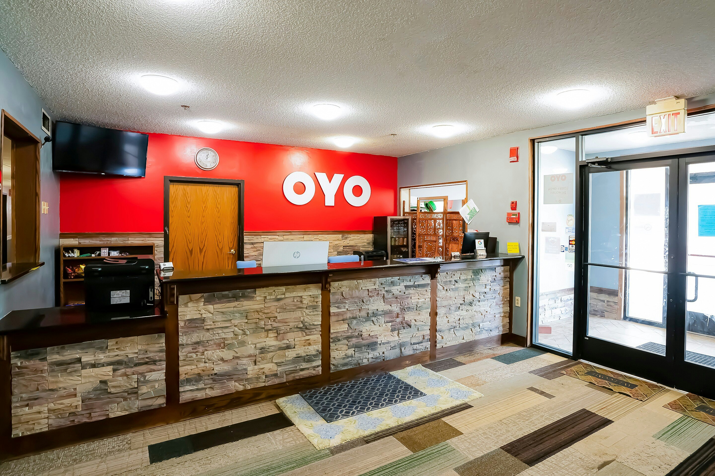 Lobby at OYO Hotel Redwood Falls near Jackpot Casino, Redwood Falls - MN