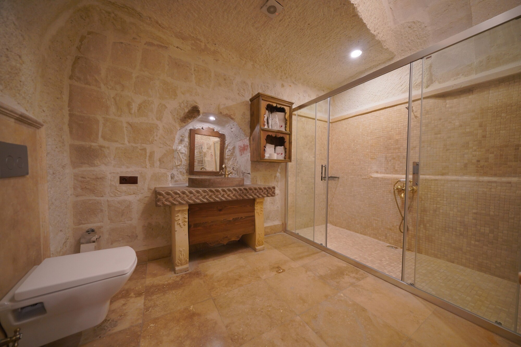 جناح شهر العسل بسرير كوين، FAIRYLAND CAVE HOTEL 7/8