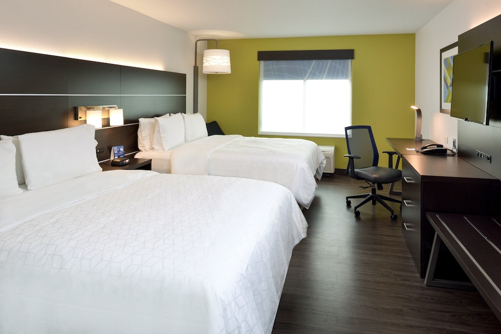 Standard, 2 Queen Beds, Extra Floor Space