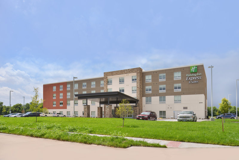 Holiday Inn Express & Suites OMAHA AIRPORT 4/64