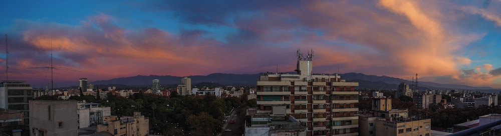 Mendoza Hotel 63/66