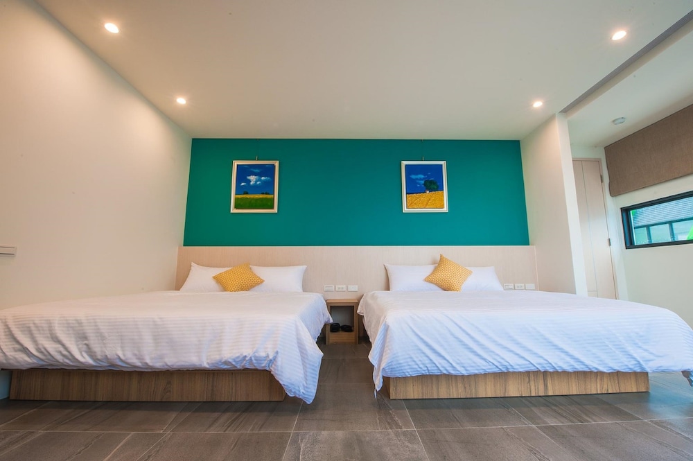 COMFORT, QUADRUPLE, 2 QUEEN BEDS, COURTYARD VIEW