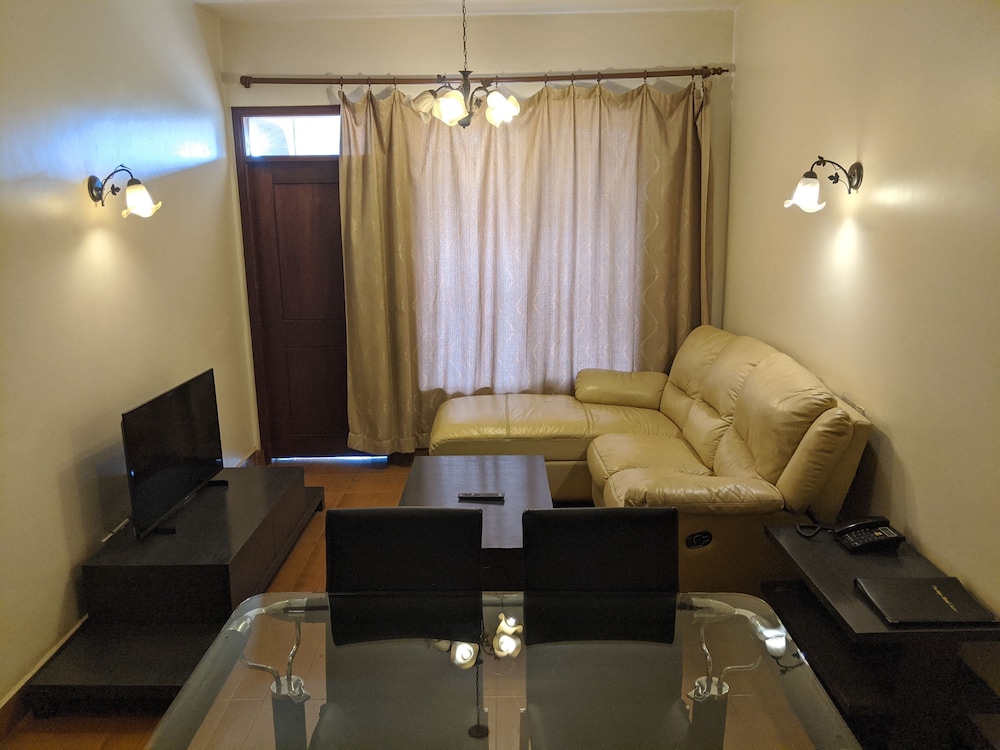 Prestige Hotel Suites 32/50