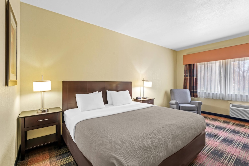 Quality Inn & Suites Des Moines Airport 17/50