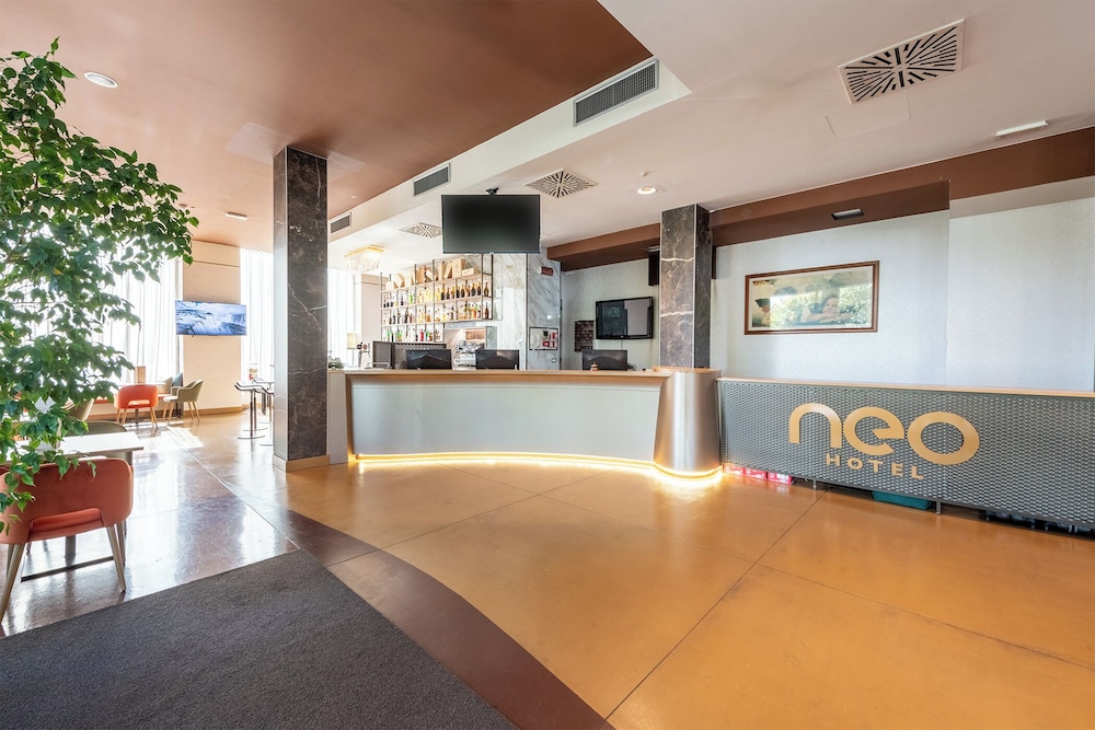 Neo Hotel 9/75