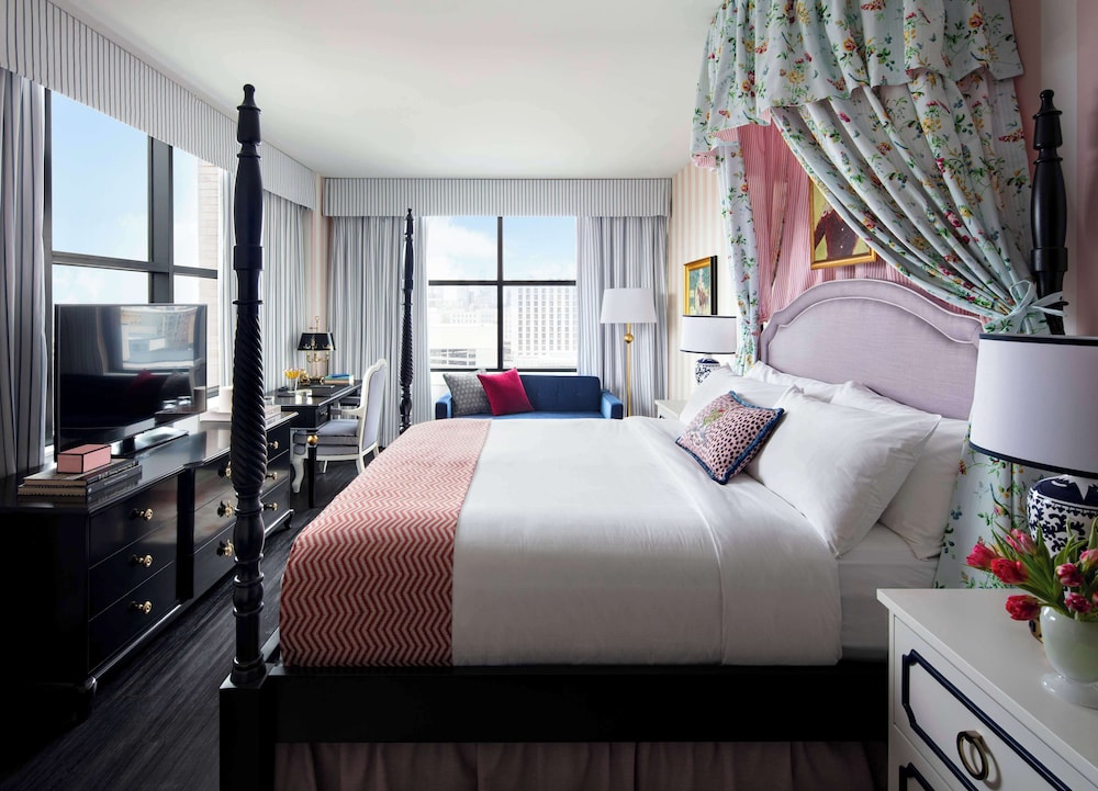 ROOM, KING BED, CORNER