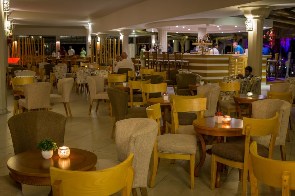 Le Peninsula Bay Beach Resort & Spa 27/50