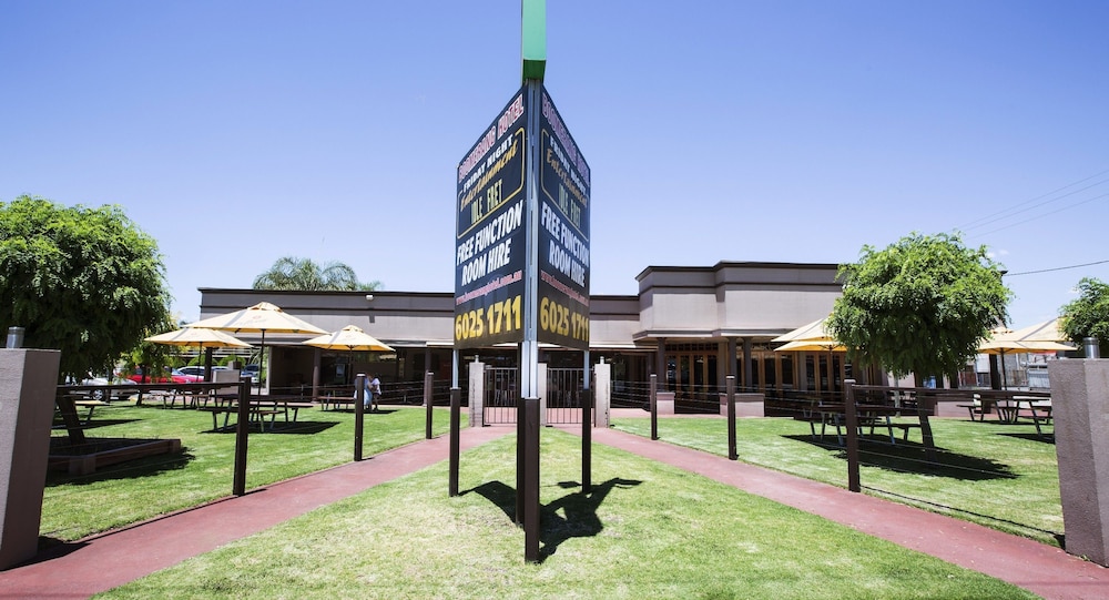 BOOMERANG HOTEL 38/48