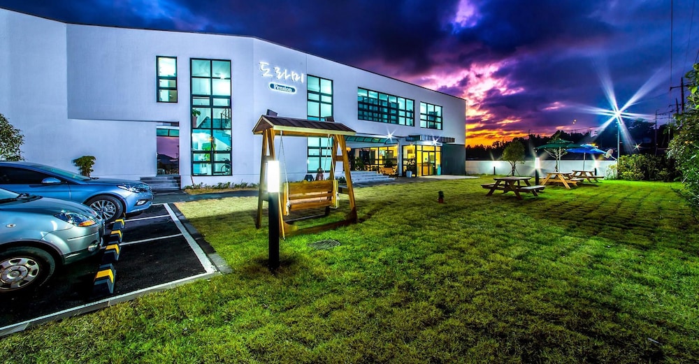 Seogwipo Dorame Pension 15/23