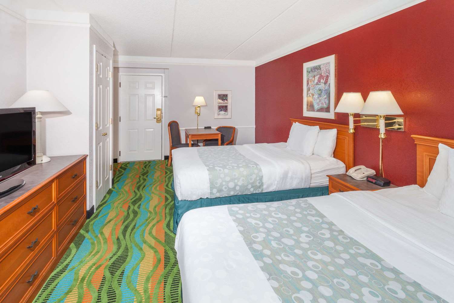Days Inn & Suites by Wyndham Arlington Heights 11/36