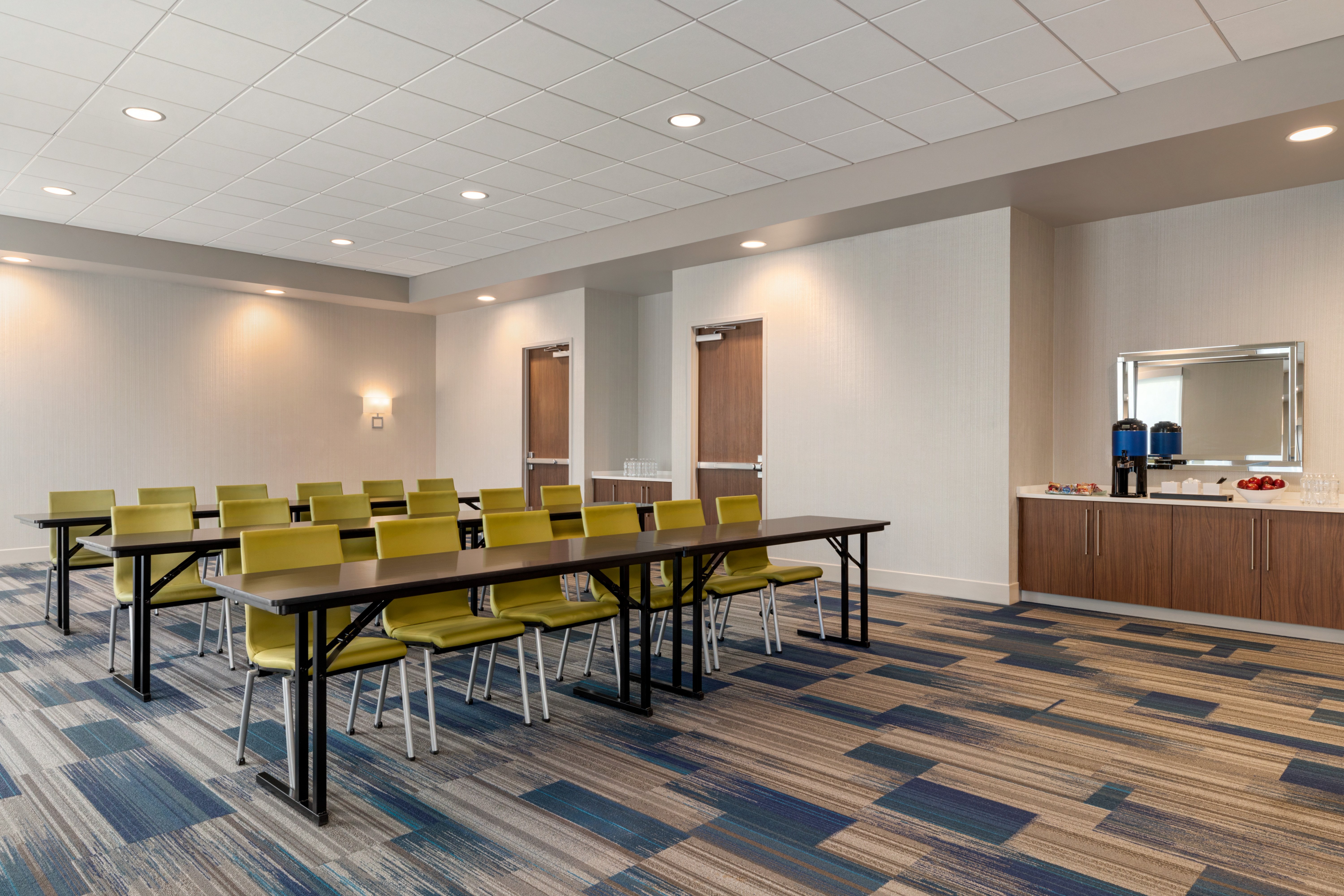 Holiday Inn Express Suites Dalton Walnut Ave 47/52